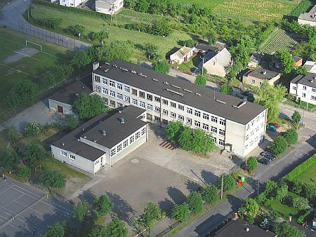 - szkola_w_rogowie.jpg  - szkola_w_rogowie.jpg